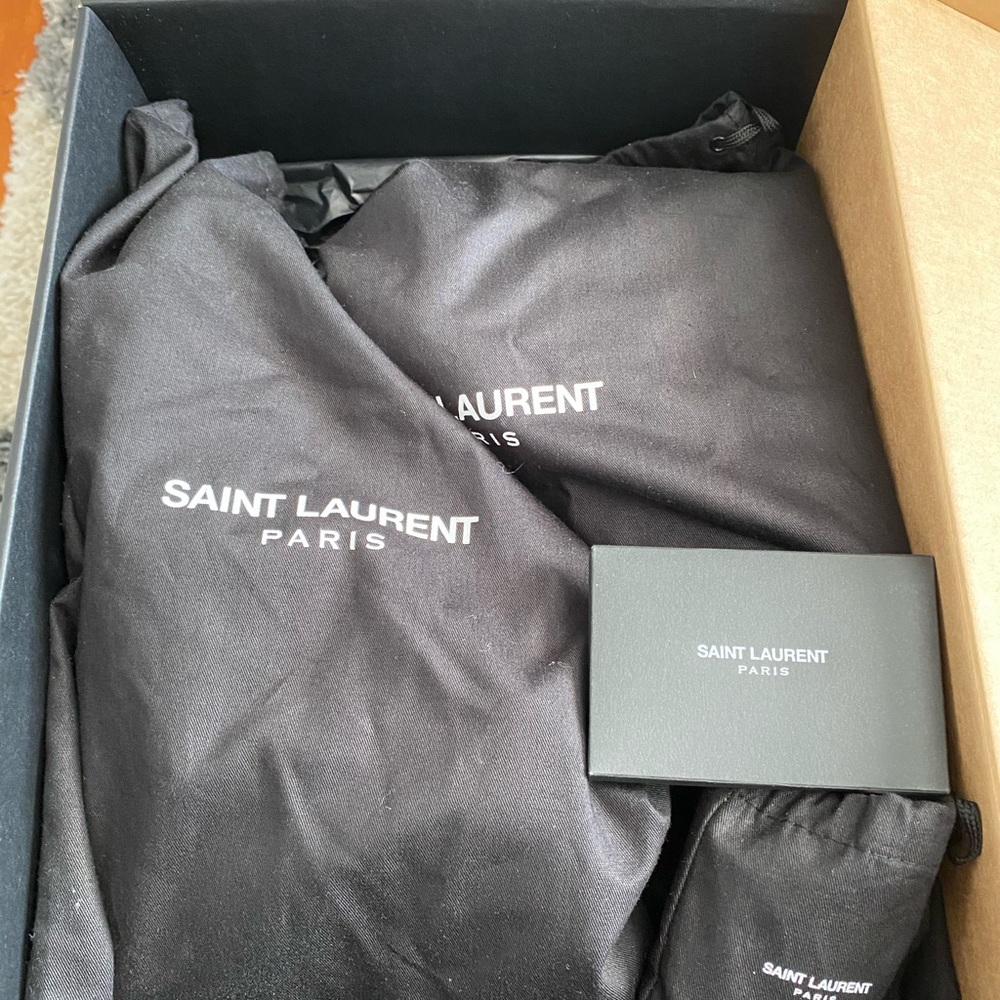 Saint Laurent Paris - Picture 3 of 6